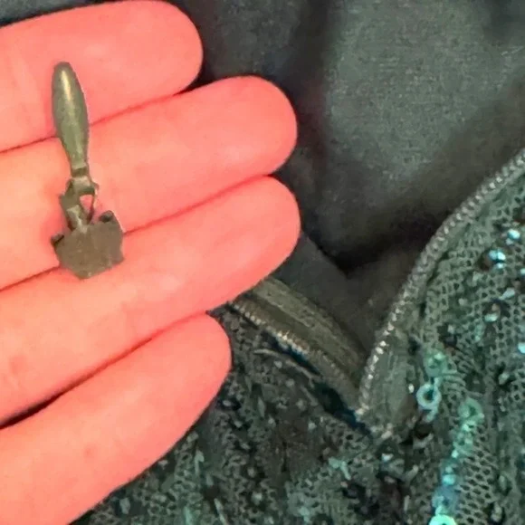 Emerald Green Sequin Prom Formal Gown XS Long Sleeve Slit Dress Broken Zip - Picture 10 of 10